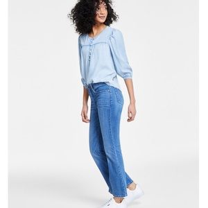 Levi’s 726 High Rise Slim Fit Flare
Jeans